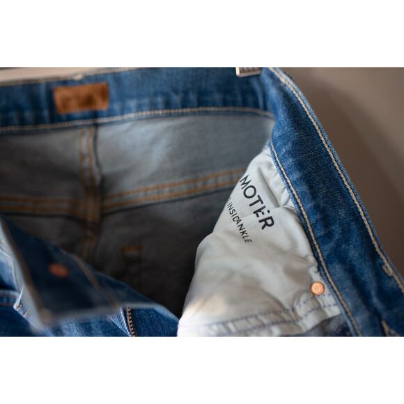 MOTHER The Insider High Rise Ankle Fray Hem Bootcut Jeans in Eager Beaver 25 - Picture 5 of 5